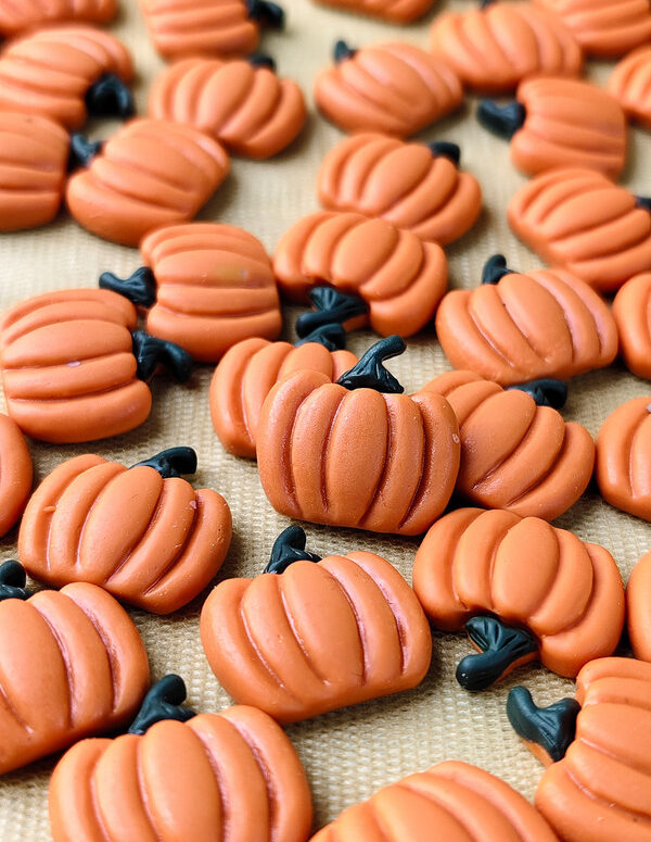 Miniature Pumpkin Decor | Mini Resin Embellishments for DIY Crafts – Cute Flat Back Cabochons for Scrapbooking, Slime, Hair Accessories, Phone Case & Decoration [Set of 4]