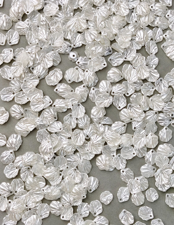 Pearl Finish Leaf Beads for Craft & Jewelry Making | Mini Resin Embellishments for DIY Crafts – Cute Flat Back Cabochons for Scrapbooking, Slime, Hair Accessories, Phone Case & Decoration [Set of 4]