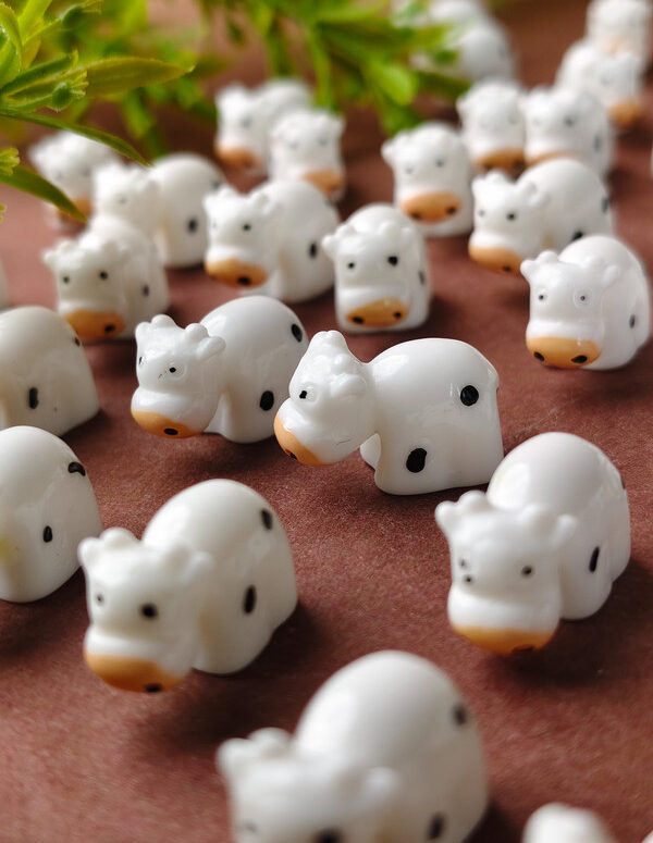 Miniature Cow Figurines | Mini Resin Embellishments for DIY Crafts – Cute Flat Back Cabochons for Scrapbooking, Slime, Hair Accessories, Phone Case & Decoration [Set of 4]