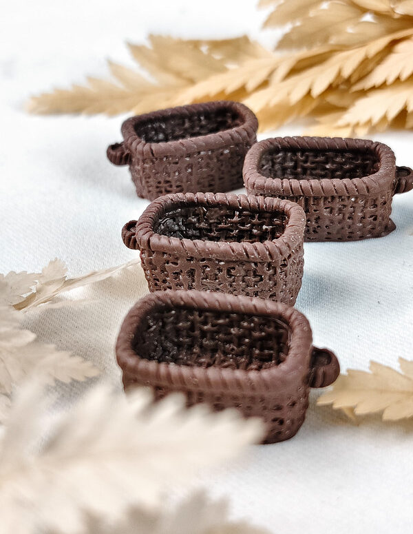 Miniature Rustic Brown Basket | Mini Resin Embellishments for DIY Crafts – Cute Flat Back Cabochons for Scrapbooking, Slime, Hair Accessories, Phone Case & Decoration [Set of 4]