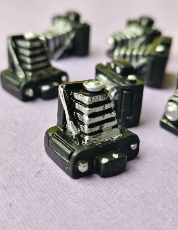Miniature Vintage Camera Decor for Doll House | Retro Camera Mini for Resin Art, Photography Theme Crafts & Diorama Decoration (Set of 4)