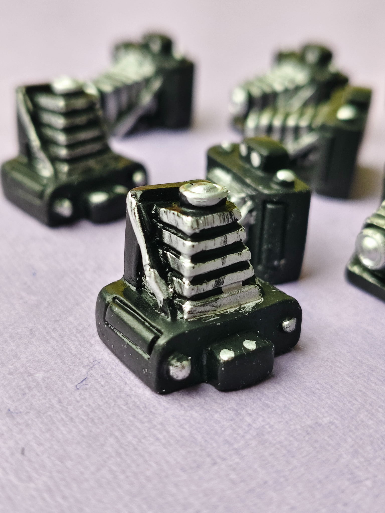 Miniature Vintage Camera Decor for Doll House | Retro Camera Mini for Resin Art, Photography Theme Crafts & Diorama Decoration (Set of 4)