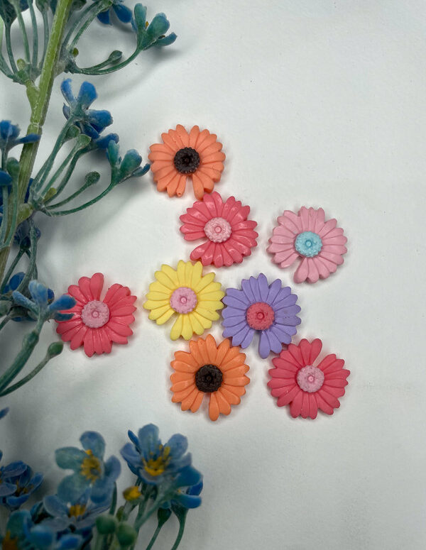 Miniature Gerbera Flower Decor | Mini Resin Embellishments for DIY Crafts – Cute Flat Back Cabochons for Scrapbooking, Slime, Hair Accessories, Phone Case & Decoration [Set of 4]