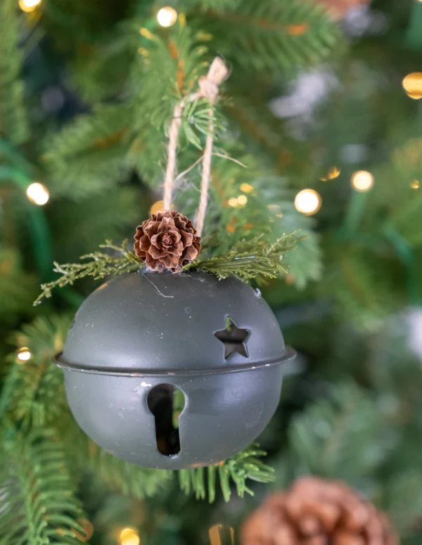 Rustic Star Christmas Ornament – Corrugated Burlap Texture with Natural Pinecone & Evergreen Accents – Handcrafted Farmhouse Tree Decoration with "Christmas" Gift Tag and Red-White Baker's Twine