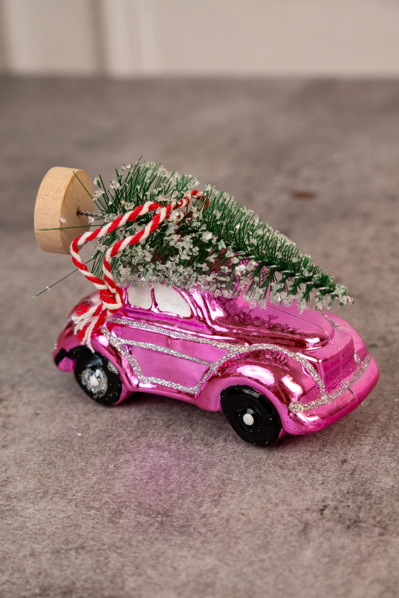 Pink Vintage Car with Christmas Tree Table Décor